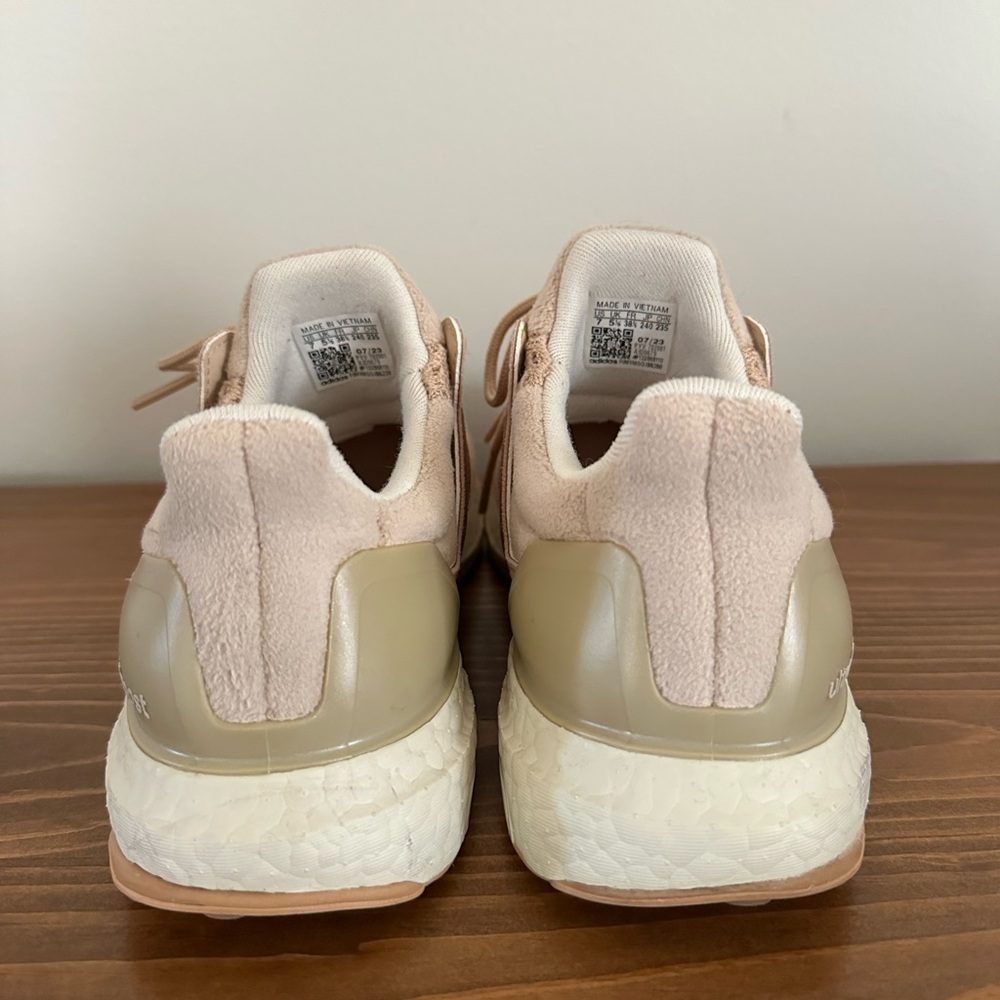 Adidas Ultraboost 1.0 Magic Beige - Picture 4 of 10